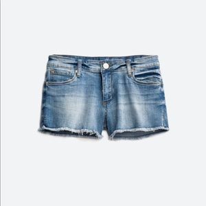 Mid rise boyfriend shorts